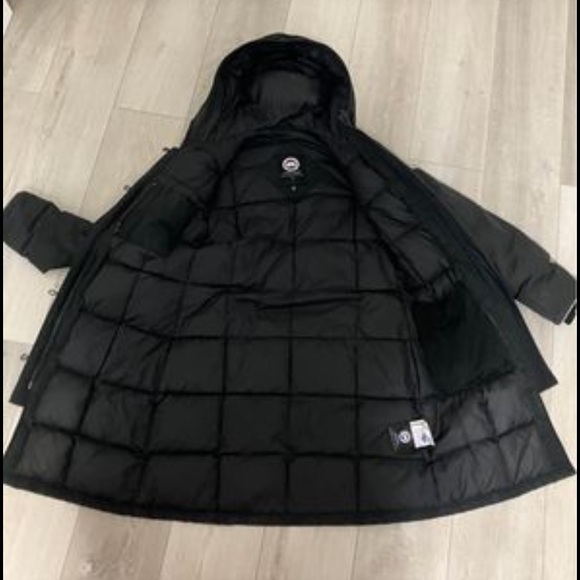 Canada Goose Youth Brittania Parka. Youth XL (18) . Fits like an XS woman - Picture 10 of 15